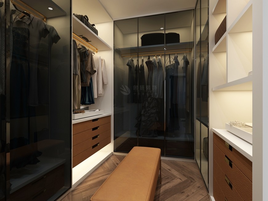 金地南湖(hú)藝境複式260平米美式輕奢風格衣帽間.jpg 金地南湖(hú)藝境複式260平米美式輕奢風格衣帽間.jpg